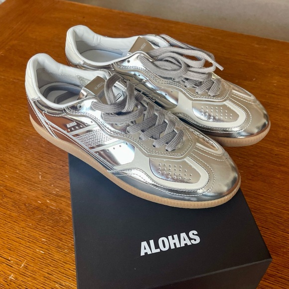 Alohas Women's Rife Metallized Leather Sneakers Silver